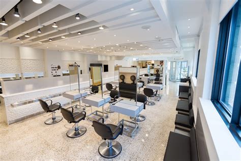 au premier coiffure|salon coiffure monkland.